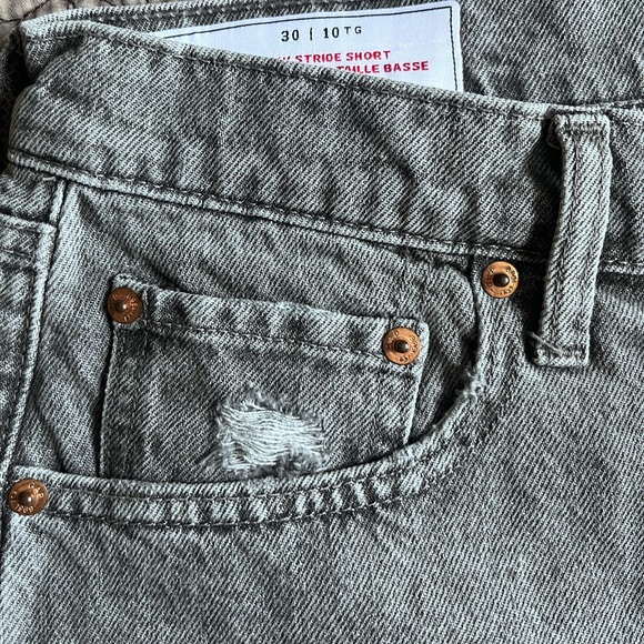 DISCOUNTED SHIPPING 📦 NWT- GAP denim shorts - Picture 6 of 6